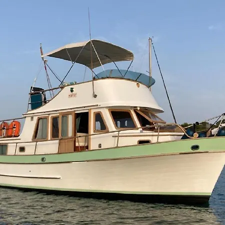 Monte-carlo For Boat Lovers Botel *