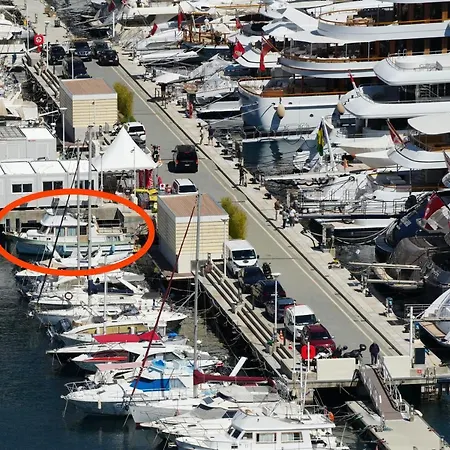 Hotel na wodzie Monte-carlo For Boat Lovers